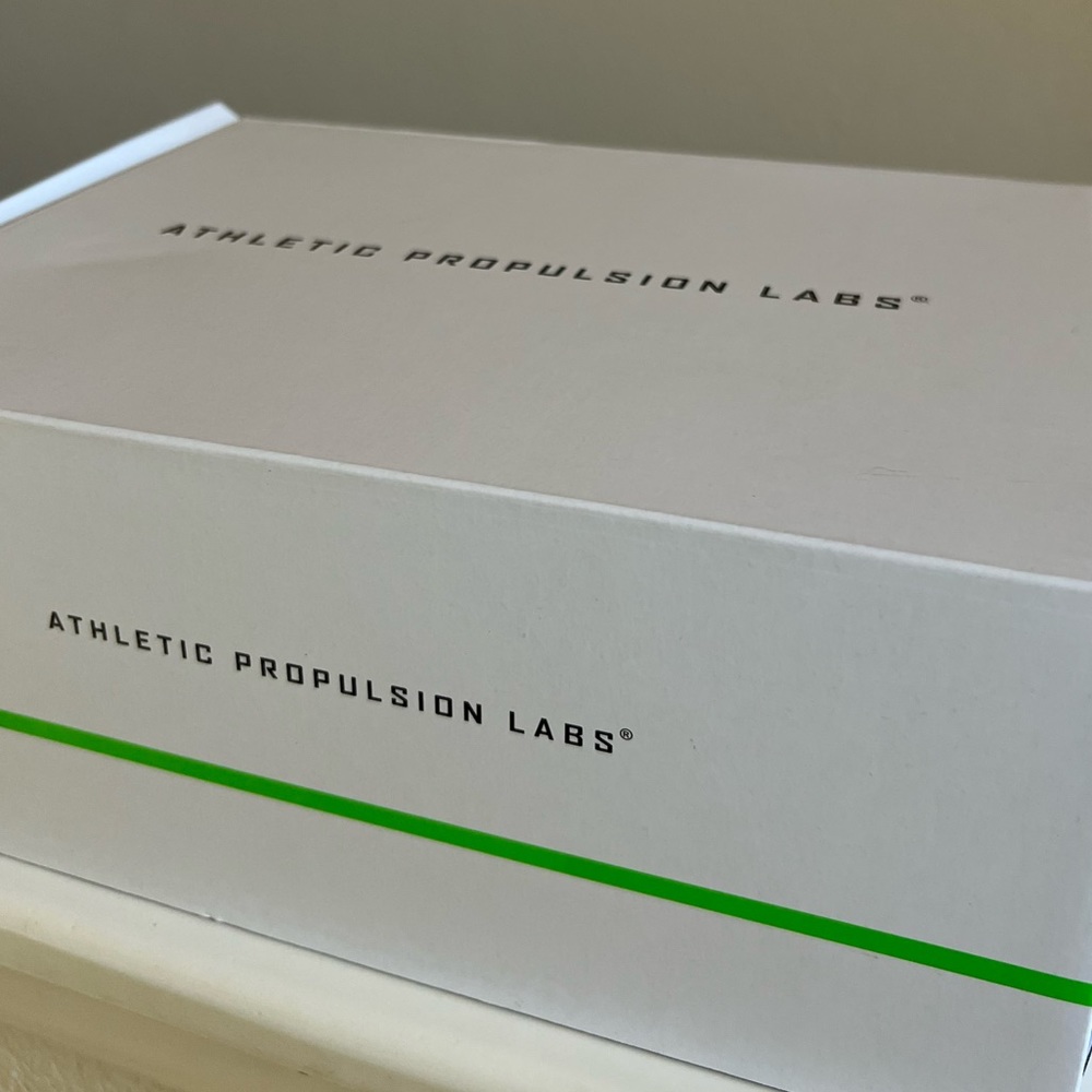 NEW APL Women’s Techloom Tracer Beach/Metallic Pearl/White Size 7.5 - Picture 11 of 13